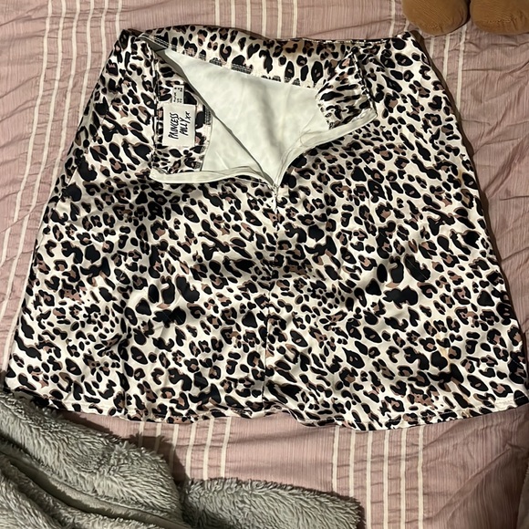 Princess Polly Leopard Yates Mini skirt - Picture 2 of 3
